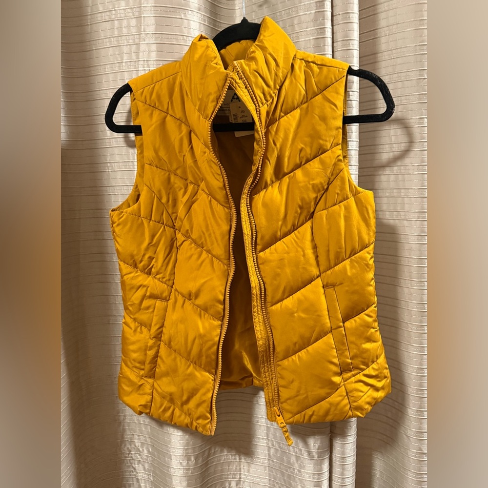 Aeropostale Mustard Yellow Quilted Puffer Vest